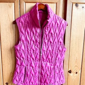 Skea women’s vest in HOT PINK! Size 8